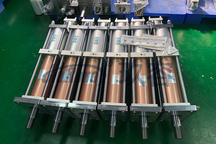 20噸沖壓設(shè)備用標準型氣液增壓缸產(chǎn)品正面圖